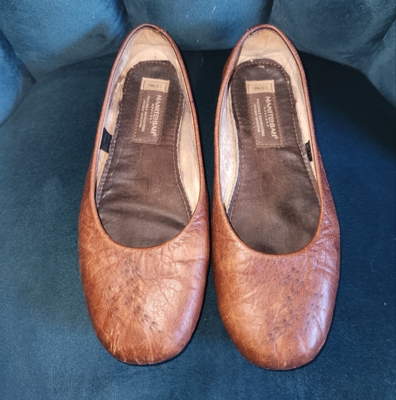 Manitobah Mukluks Leather Flats - Picture 2 of 5